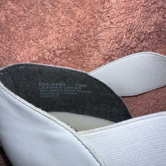 NWOT (Display Pair) Women’s Size 7 1/2M Cain Creek White Elastic Strap Sandals - Picture 6 of 9